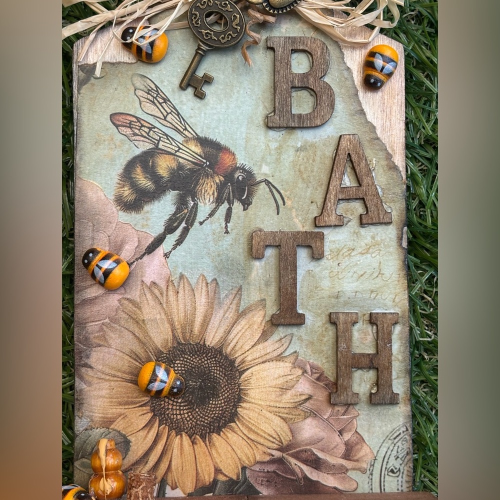 💗💗💗Handcrafted with‎ love Rustic Bee and Sunflower Bath Sign